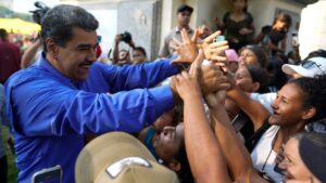 Maduro monta comando. Venden pasaportes falsos a migrantes. Y más