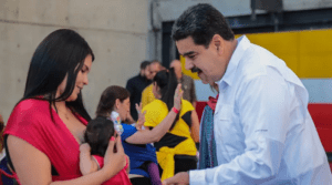 Maduro realza labor de las madres en la construcción del país