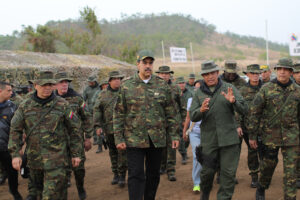 Maduro supervisa el Periodo de Campo y Maniobras de Campaña “el Esequibo es nuestro”