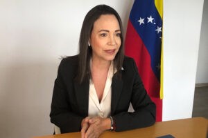 María Corina Machado pide a quienes confían en ella votar por González Urrutia en las presidenciales