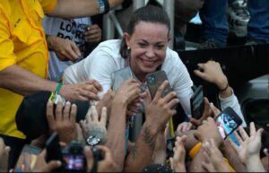 María Corina Machado se vuelve el motor de la campaña de la oposición y un fenómeno imparable para el régimen chavista