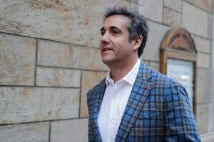 Michael Cohen se enfrenta al interrogatorio de los abogados de Trump en el juicio que tiene en vilo a Estados Unidos - AlbertoNews
