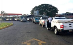 “Nerviosismo” provocaría colas por gasolina en Ciudad Guayana