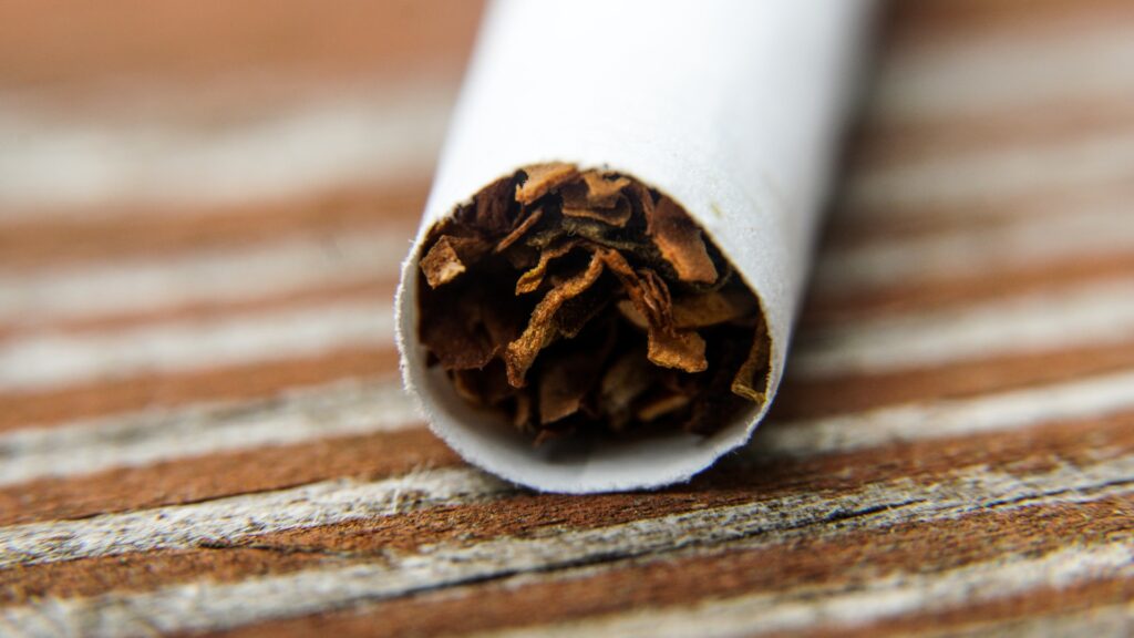 OMS pide proteger a los jóvenes del tabaco y los cigarros electrónicos