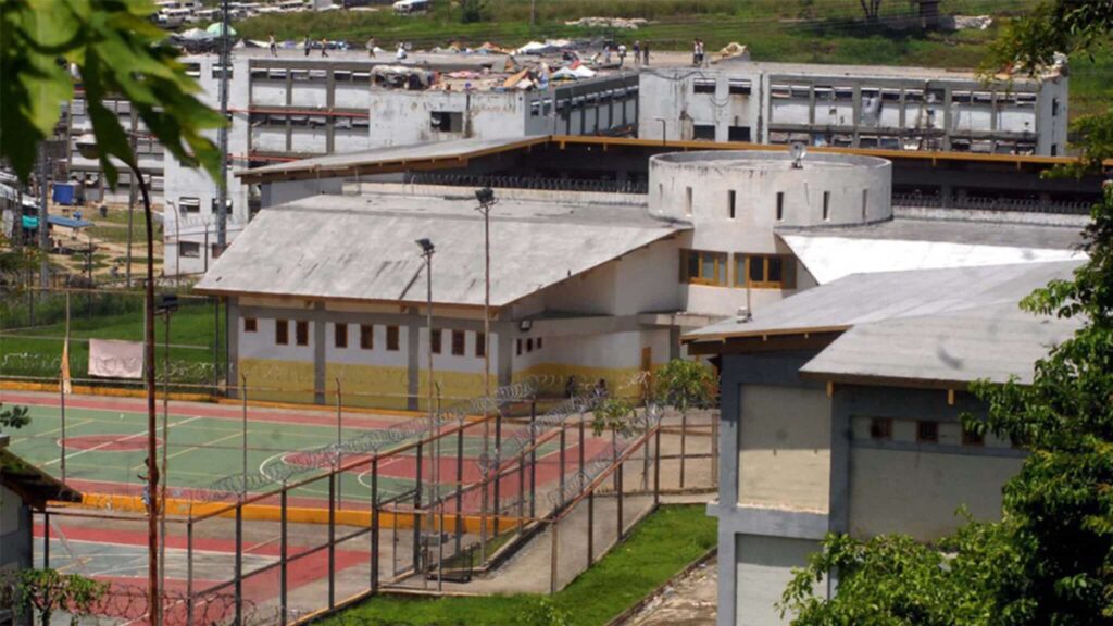 OVP reporta motín en la cárcel de Yare II
