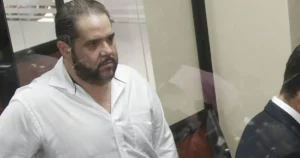 Ordenaron el arresto domiciliario del hijo del ex mandatario ecuatoriano Abdalá Bucaram tras su detención en una fiesta narco
