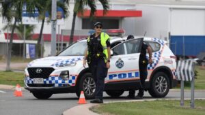 Policía de Australia arrestó a un hombre que comenzó a correr desnudo en medio de un vuelo - AlbertoNews