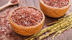 Qué es el arroz rojo, cuáles son sus propiedades y cómo cocinarlo