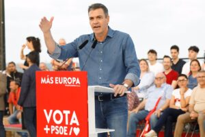 Sánchez llama a concentrar el voto en el PSOE y alerta de que apoyar a PP o a Vox es lo mismo porque pactarán
