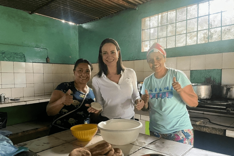 Seniat cierra local de venta de comida tras visita de Machado