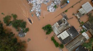 Suben a 84 los muertos por las inundaciones en el sur de Brasil