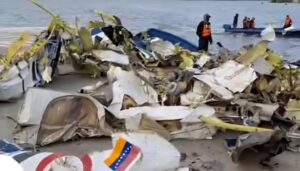 Suben a tres cadáveres hallados por accidente aéreo en Zapara