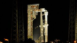 Suspenden primer vuelo de prueba tripulado de nueva nave para dar servicio a Estación Espacial Internacional
