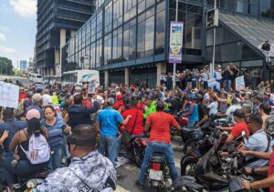 Trabajadores agredidos durante marcha en Plaza Venezuela