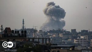 Estela dejada en el cielo por cinco cohetes disparados por Hamás el pasado 15 de diciembre.