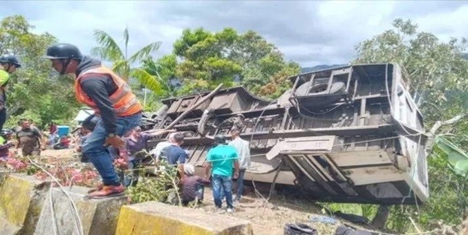 Vuelco de autobús en Las Delicias de Caripe deja un muerto