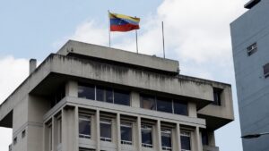 ¿Cómo impacta a los venezolanos el cierre de sus consulados en Ecuador?