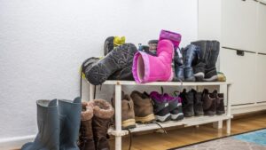 ¿Por qué debería quitarse los zapatos cuando llega a la casa? Esto dice la ciencia