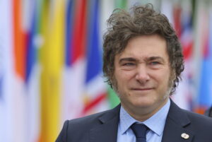 Javier Milei llama a Pedro Sánchez "cobarde" y dice que "aplica el modelo de Maduro"
