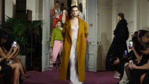 Alta Costura develará en París una treintena de colecciones para el otoño-invierno
