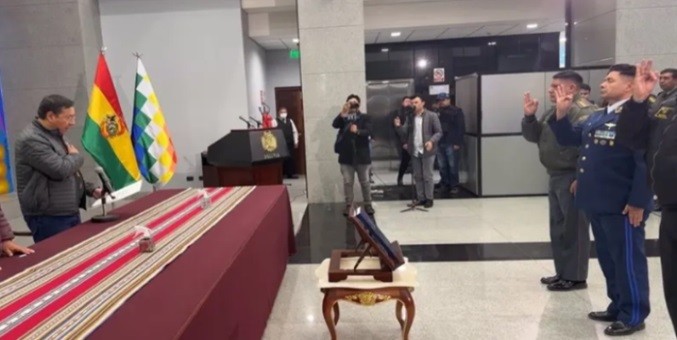 Arce designa alto mando militar tras intento de golpe de Estado