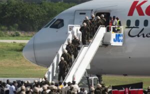Biden pidió que más países ayuden a Haití tras la llegada de un contingente de 400 policías de Kenia al país caribeño - AlbertoNews
