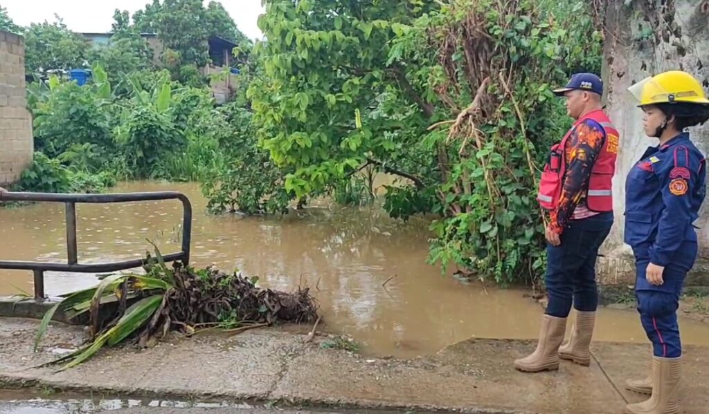 Bomberos están desplegados por lluvias en Carúpano