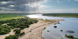 Brasil y Uruguay impulsan una nueva hidrovía en medio de riesgos ambientales