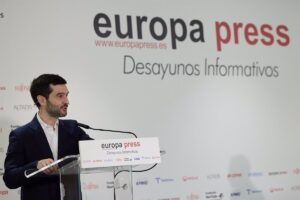 Bustinduy asegura que el Gobierno "goza de buena salud" y se remite a la reflexión de los partidos dentro de Sumar