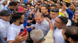 Candidato Edmundo González sostiene encuentro con jovenes de la alianza opositora