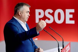 Cerdán (PSOE) alenta a frenar la "hidra de tres cabezas" de Feijóo, Abascal y Alvise por "supervivencia democrática"