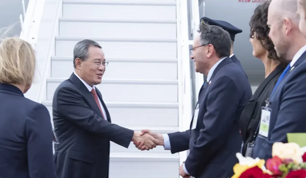 China y Nueva Zelanda se reúnen para pactar relaciones bilaterales