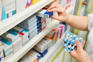 Convite escasez de medicamentos farmacéutico