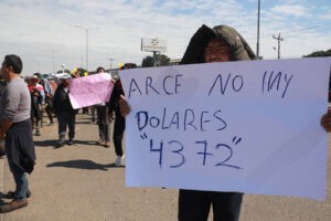 Comerciantes de Bolivia protestan por la escasez de dólares - AlbertoNews
