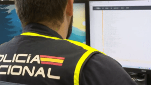Cómo trabaja la policía de la 'Dark Web' en España para evitar robos y hackeos