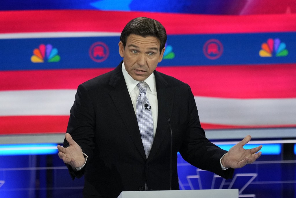 DeSantis firma nuevas leyes que benefician a los médicos e impactan a residentes de condominios - AlbertoNews