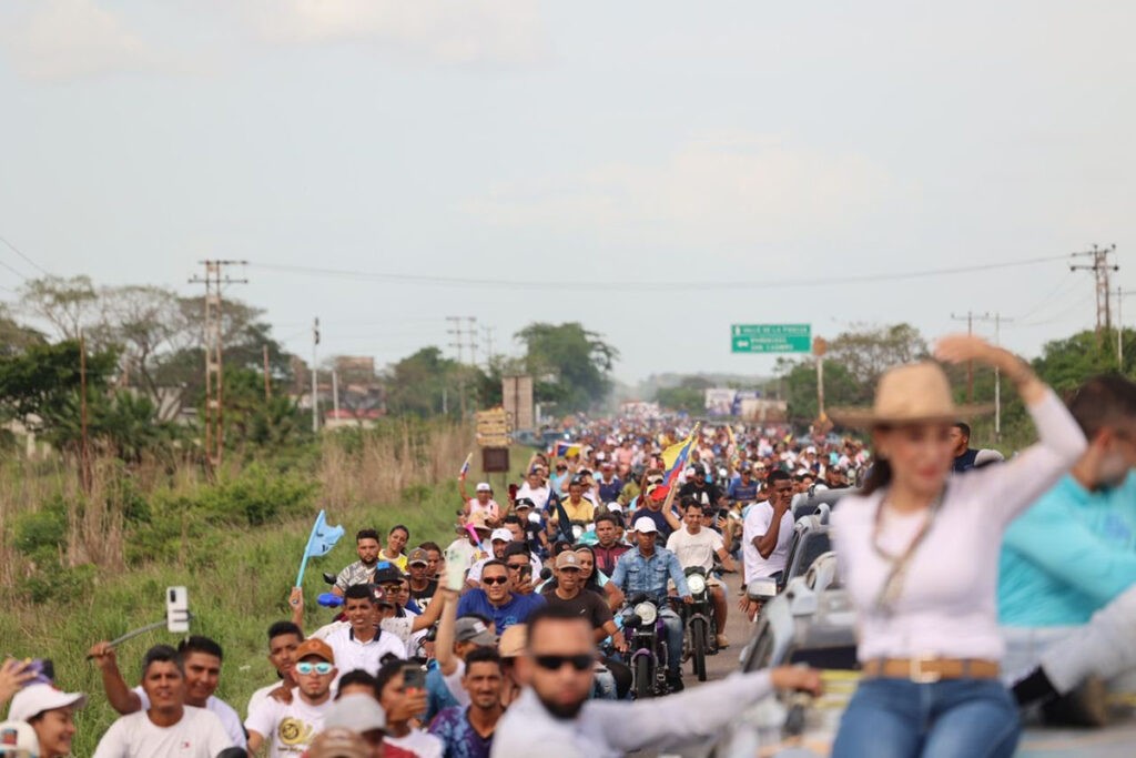 Decenas de motorizados acompañan caravana de MCM por Guárico