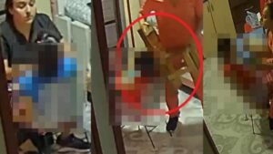 Denuncian con video que terapeuta golpeó a niña con discapacidad en Piedecuesta mientras la cuidaba