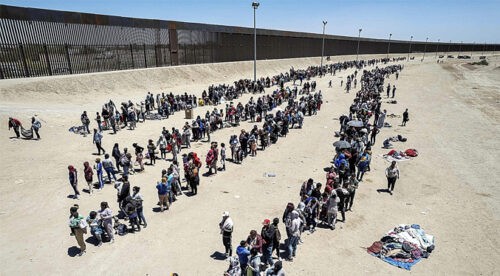 Detenciones de migrantes en la frontera de EE.UU. se reducen a su punto más bajo en años