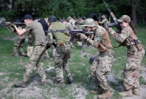 EE.UU. valora por primera vez levantar la prohibición a mercenarios afines de combatir en Ucrania