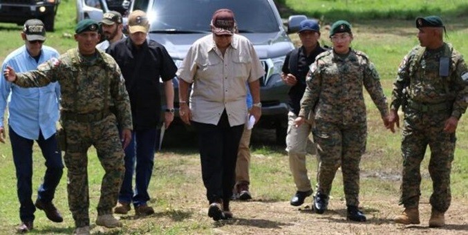 EE.UU. y Panamá cooperan para abordar crisis de migrantes