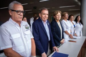 Edmundo González expresa su respaldo a los alcaldes inhabilitados