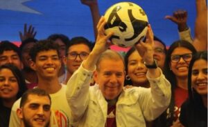 Edmundo González se compromete a garantizar oportunidades para los jóvenes en Venezuela