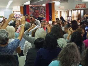 Edmundo González se reunió con más de 100 mujeres de distintas parroquias de Caracas