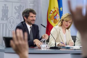El Ejecutivo espera que la salida de Díaz no afecte a la gobernabilidad y que siga siendo la interlocutora con Sánchez