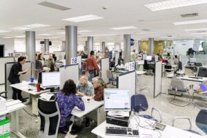 El Gobierno da luz verde a subir el salario de los empleados públicos un 2% para este año