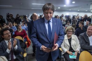 El PSC se suma a una propuesta para que Puigdemont pueda votar desde el extranjero
