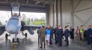 El Rey, testigo de excepción de cómo los F-18 españoles en Lituania disuaden a Rusia en el Báltico