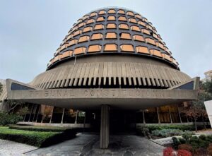 El TC rechaza suspender de forma cautelar el voto delegado de Puigdemont en el Parlament