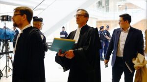 El Tribunal judicial de París suspende la expulsión de Eric Ciotti, que sigue como líder del LR